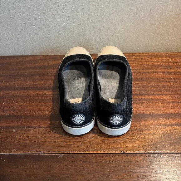 UGG Australia Women's Slip-On Shoe Sheepskin Suede Flats Size 7 - Picture 4 of 4